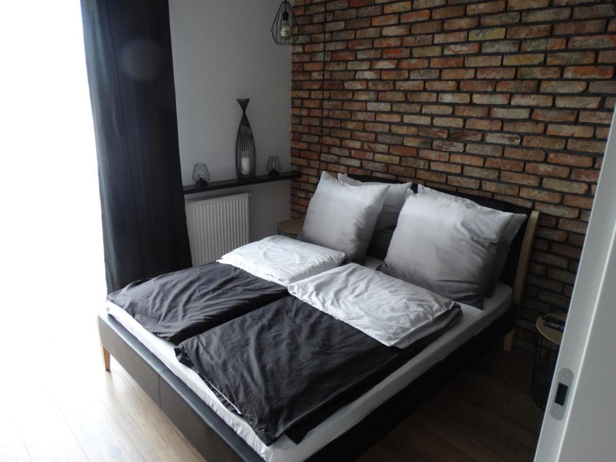 Black&White Apartment Bis - Male Garbary 8 พอซนาน ภายนอก รูปภาพ